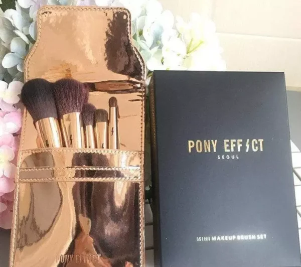 Pony Effect Makeup Brush Set